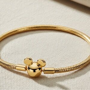 Pandora Elegant Gold Bracelet with Iconic Design